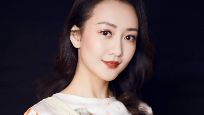 王鸥身材有多好？她和关晓彤站在一起，网友：对比强烈