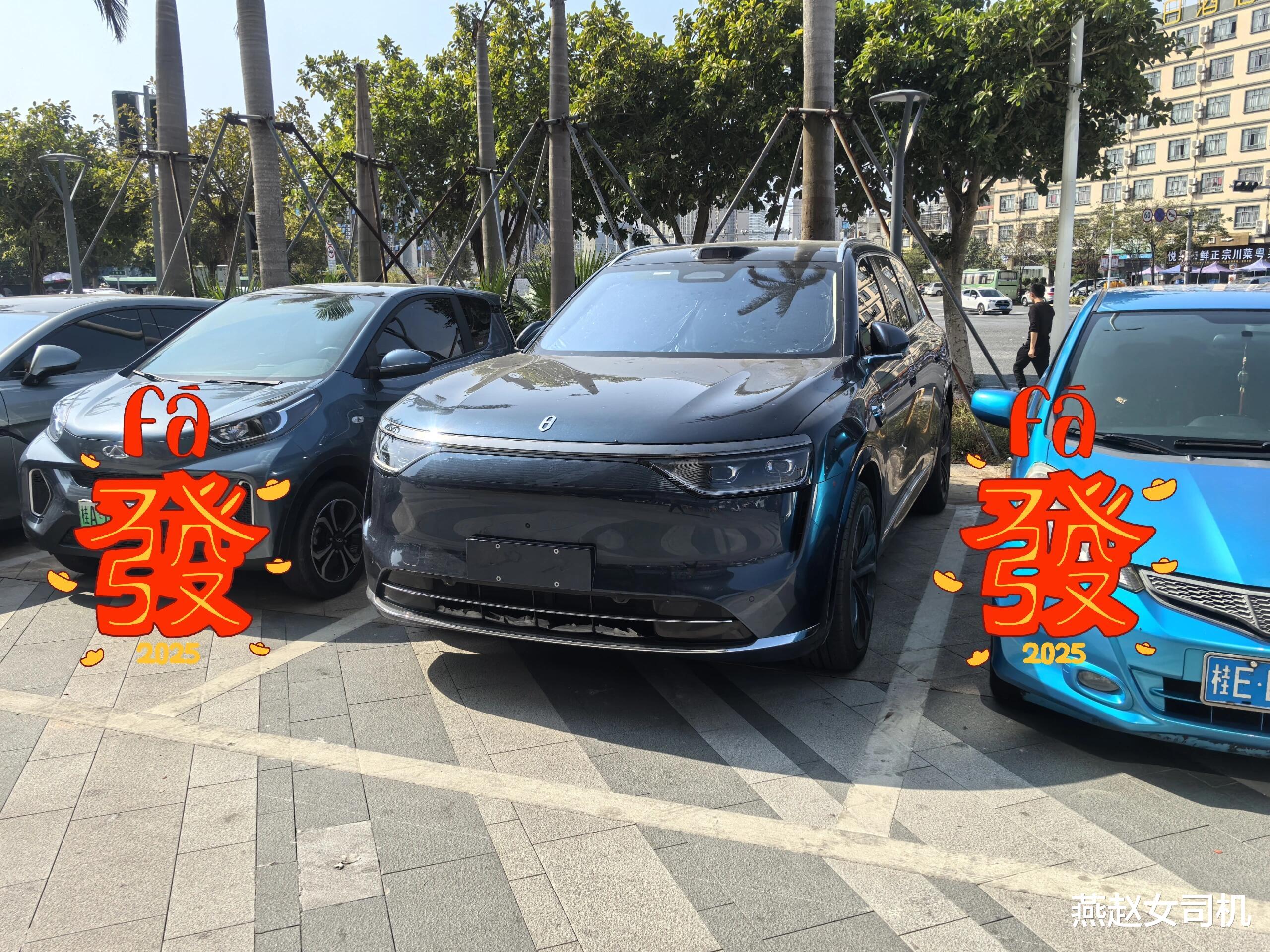 问界M8更多实车图曝光，大过理想L8，配533马力+纯电续航240km