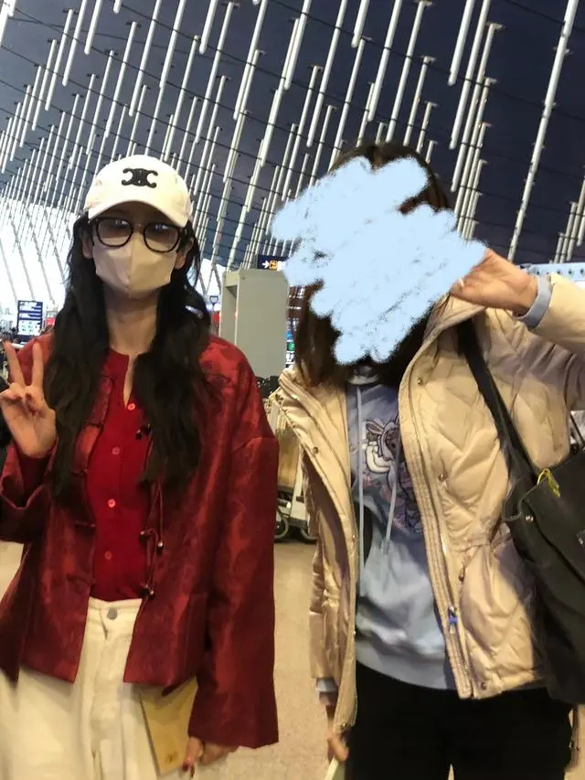 杨颖过年后回国首露面,粉丝接机气色好,称赞像大学生为复出准备