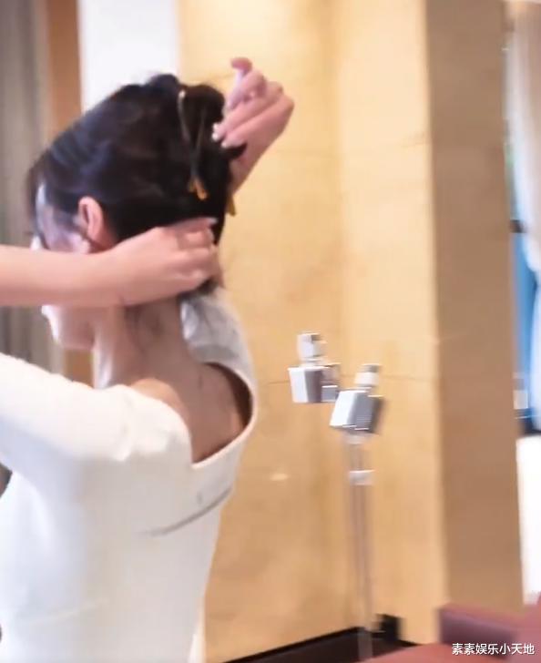 汪小菲老婆晒日常vlog,健身插花像名媛贵妇,穿睡衣拿着香槟飞奔