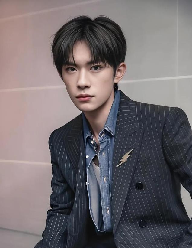 内娱最具商业价值男星,胡歌登顶,任嘉伦7成毅5王一博第3肖战第2