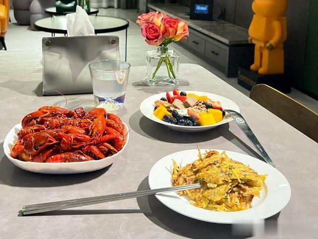 31岁北京未婚女孩,在朋友圈晒出一个人的晚餐,网友:活明白了