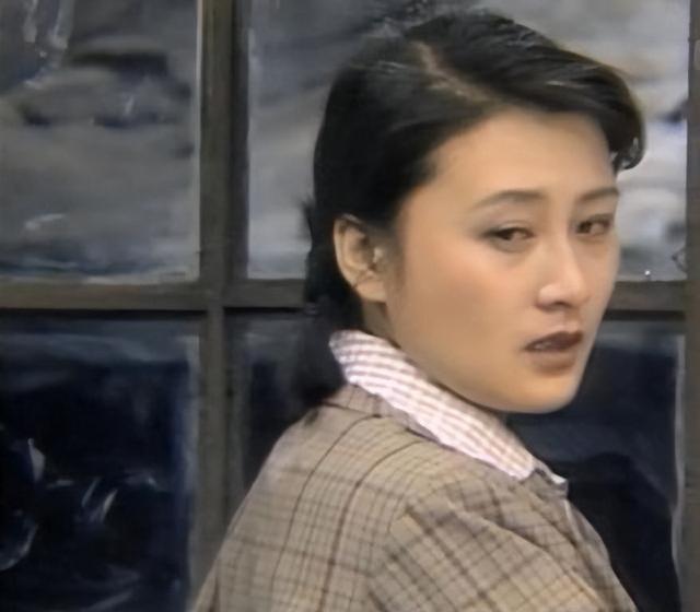 演技一般，演啥都一样的5明星，却被捧成“老戏骨”，不尴尬吗？