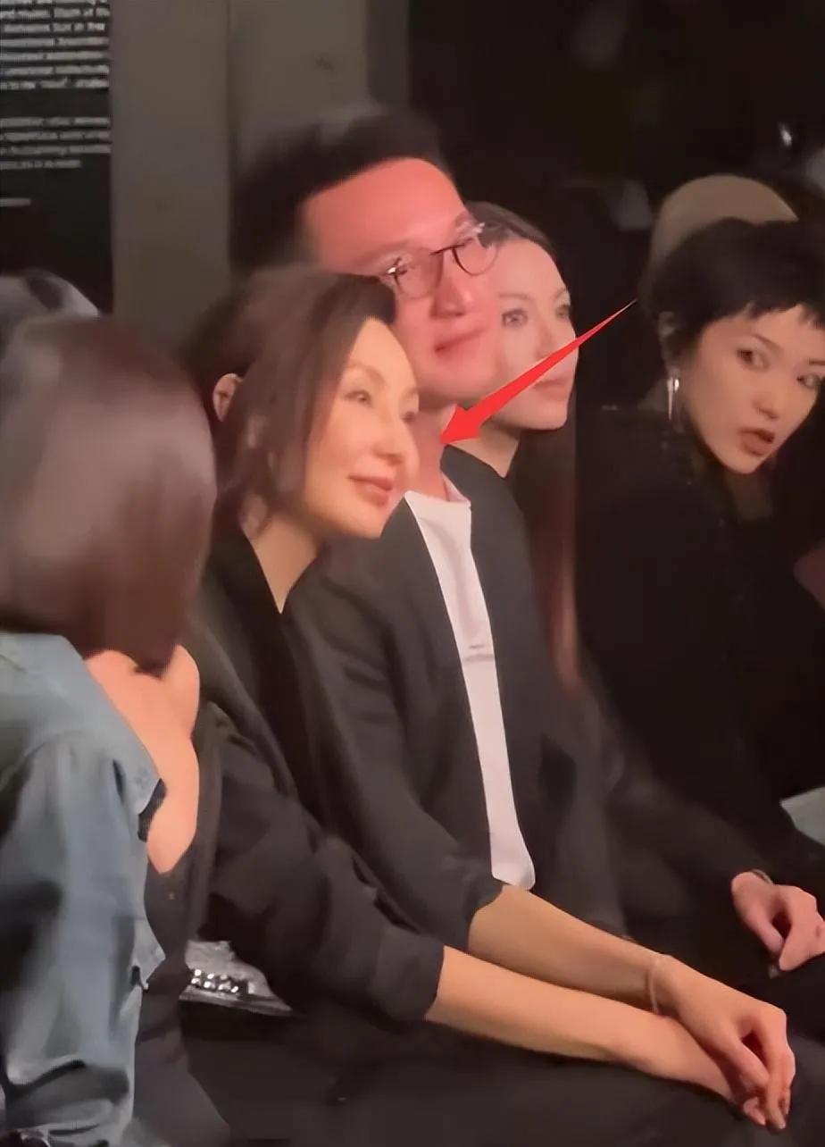 张曼玉近照，容貌大变认不出，整过头了？60岁未婚无子女逍遥一生