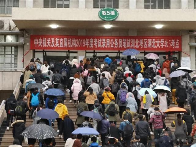 世界名校生考公进乡镇,不算稀奇!