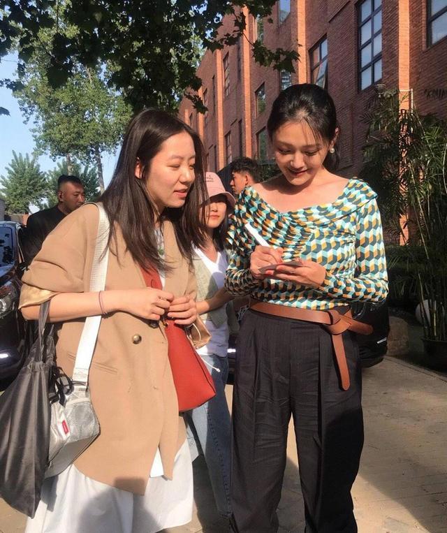 张兰直播间对大S经纪人撂狠话,透露了大S不来内地的根本原因?