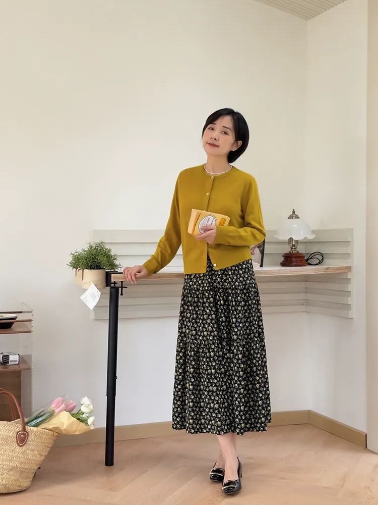 这是我见过最会穿的“短发博主”,时髦又干练