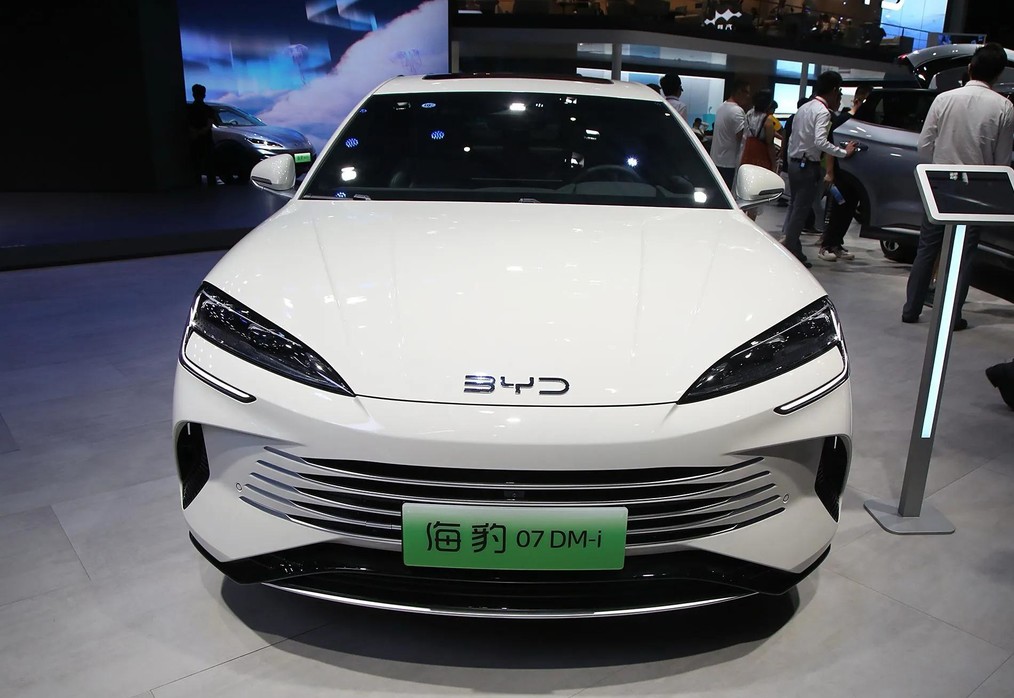 全新比亚迪海豹07DM-i：长近5米，续航2000km，家用“真香”之选