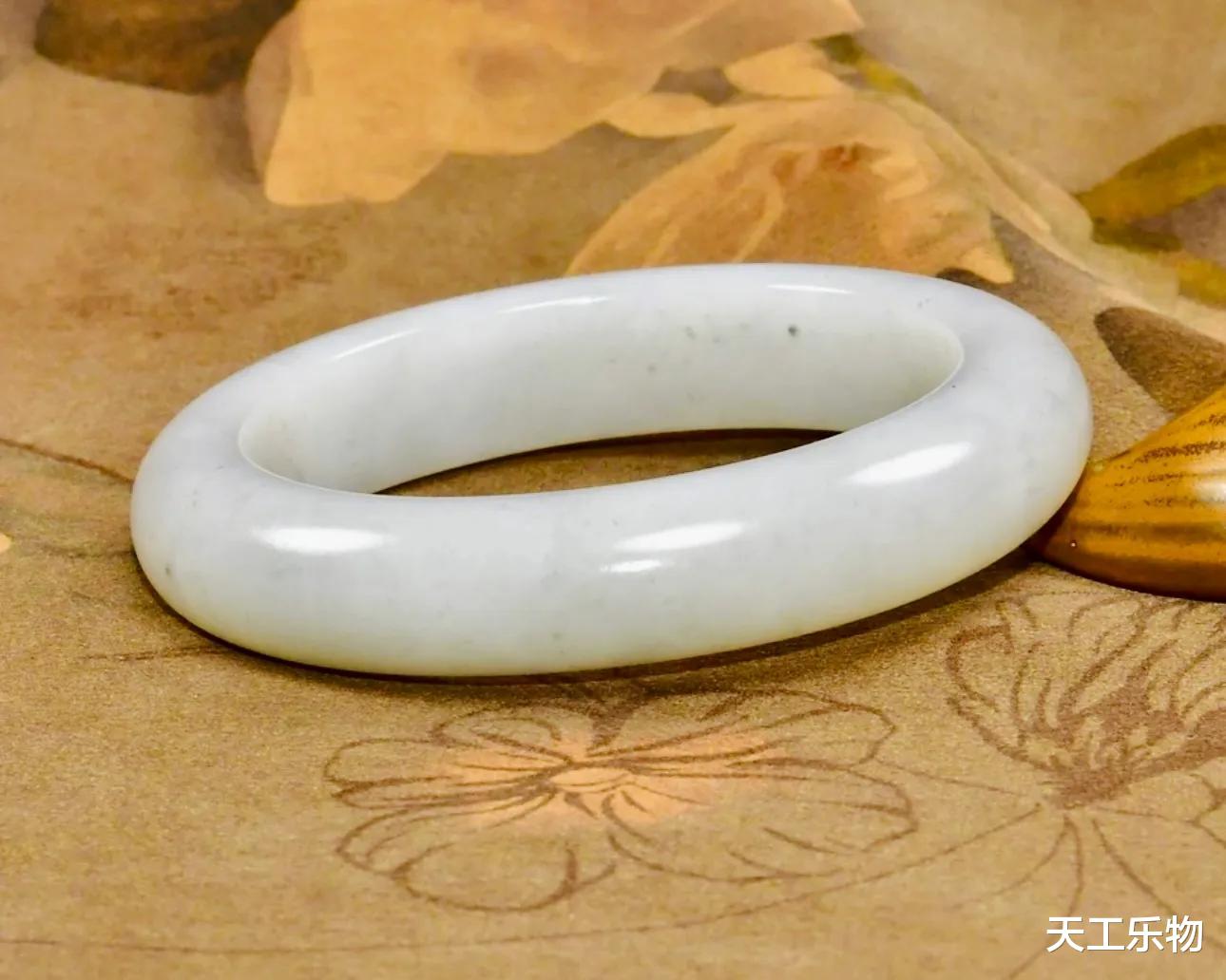 最好最细的白羊脂！和田白玉应该选哪种白？