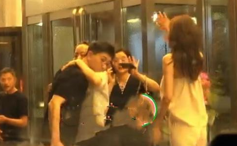 宋丹丹庆64岁大寿,众星现场道贺,姜妍携老公参加,张一山也来了