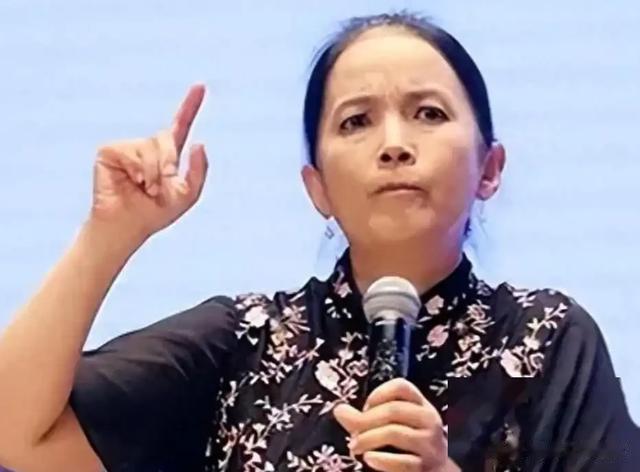 春节刚申遗成功,孙海英就按捺不住作妖,先前亲口解释移美原因