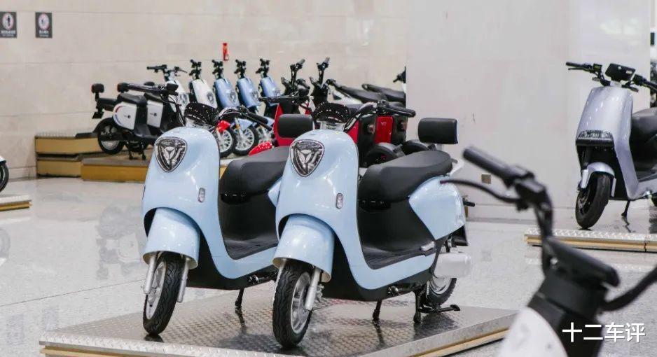 一辆3000元电动车，出厂价多少？销售每卖出一辆，能赚多少钱？