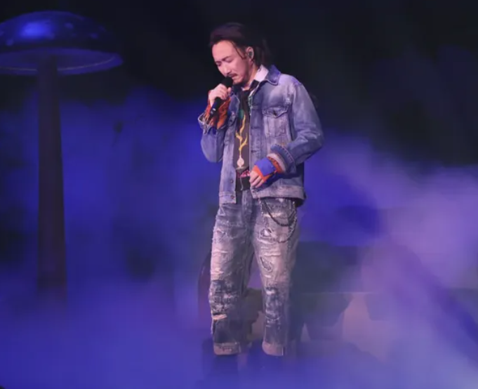 52岁郑中基宣布退圈,自曝原因与健康、情绪相关,怒斥经纪人