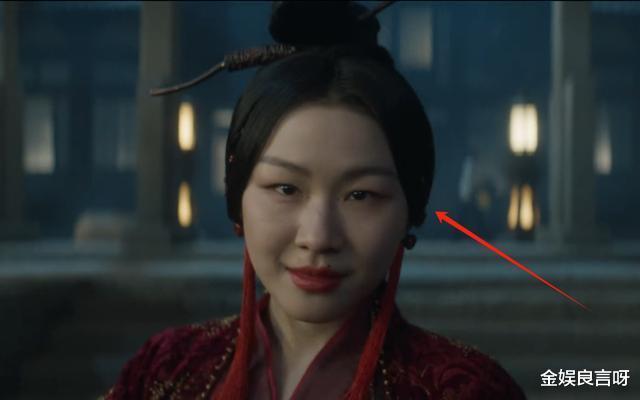 北京这一夜，佟丽娅排面很大，杨紫美翻了，谁和金靖站一起都尴尬