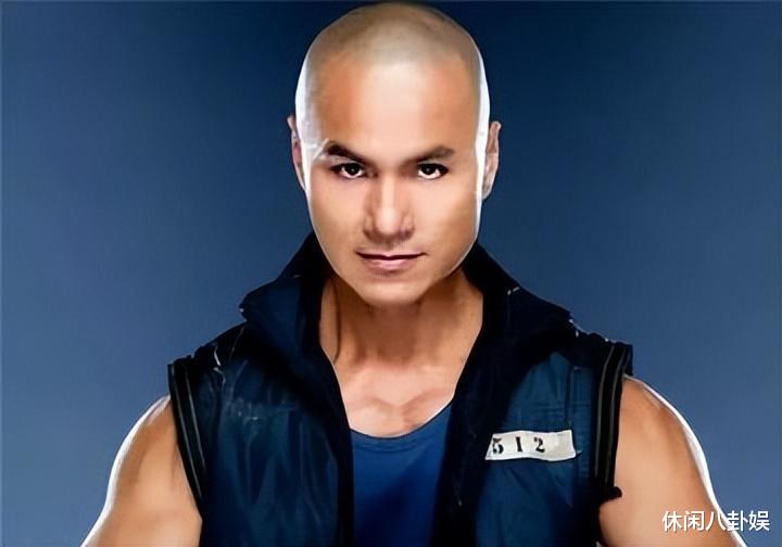 曾是世界武术冠军，甄子丹都打不过他，如今在国外红得发紫