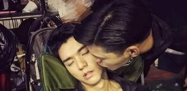 来看看龚俊和徐峰的精彩瞬间，他们俩曾经也合作过，演技精湛。