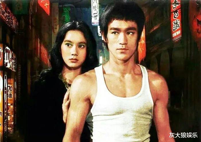 李小龙80岁妻子近照曝光,曾与徒弟结婚,女儿还生了个孙女