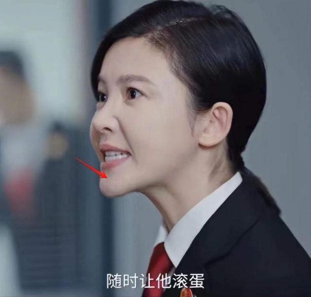 当“歪瓜脸”混进《执行法官》,撞上天然脸演员,简直是降维打击