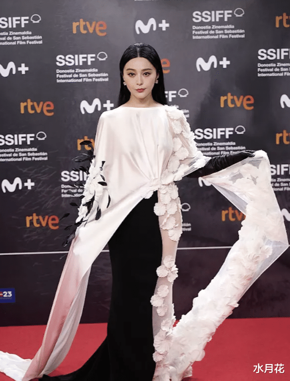 范冰冰又美到西班牙去了!穿黑白高定似仙女下凡,跟其他人仿若不是一个次元的