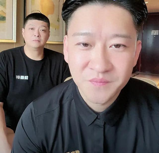 可怜的曹云金,一年147个相声专场,为了钱沦落到卖水果的地步