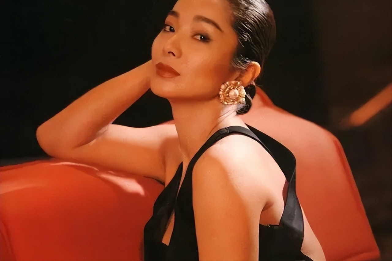 “亿万富婆”陈美凤：66岁身边仍追求者不断，现男友比她小30岁