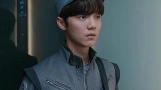 怒了！34岁鹿晗被骂“娘娘腔”，直播回怼网友：我用得着化妆吗？