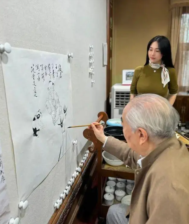 她被称为中国黄金身材,巅峰期退圈结婚,另一半身份特殊到不便说