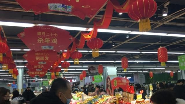 国内超市月薪大多2000多元，为何还有很多人抢着干？原因很现实！