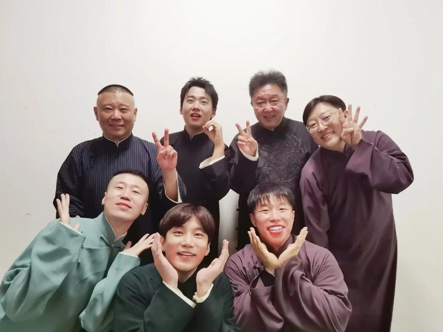 相声大师侯耀文离世 13 年,被\侄儿\戴志诚撬走的娇妻,现在怎么样