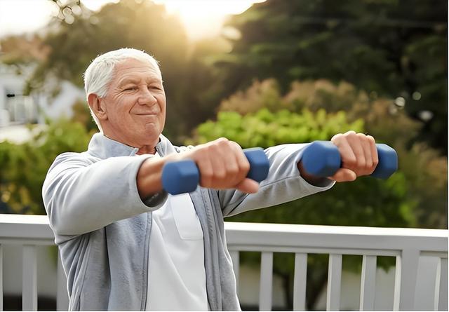 寿命与体重的关系被发现:50岁后,体重越接近“这个数”,越健康