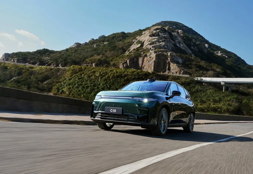 13万买中型SUV，231马力7.6秒破百，5.1L油耗，有点香