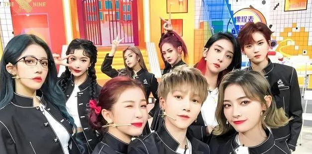 邵兵儿子受关注，韩国评委直呼帅，龙凤胎妹妹也很美，基因太强悍