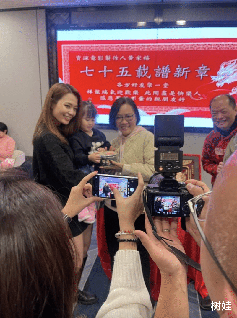 方逸华表弟办75岁寿宴，邵逸夫爱将罕露脸，港姐吕慧仪被宾客狂拍