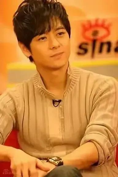 49岁林志颖被吐槽医美后表情过于夸张,以前调皮的笑容消失了!