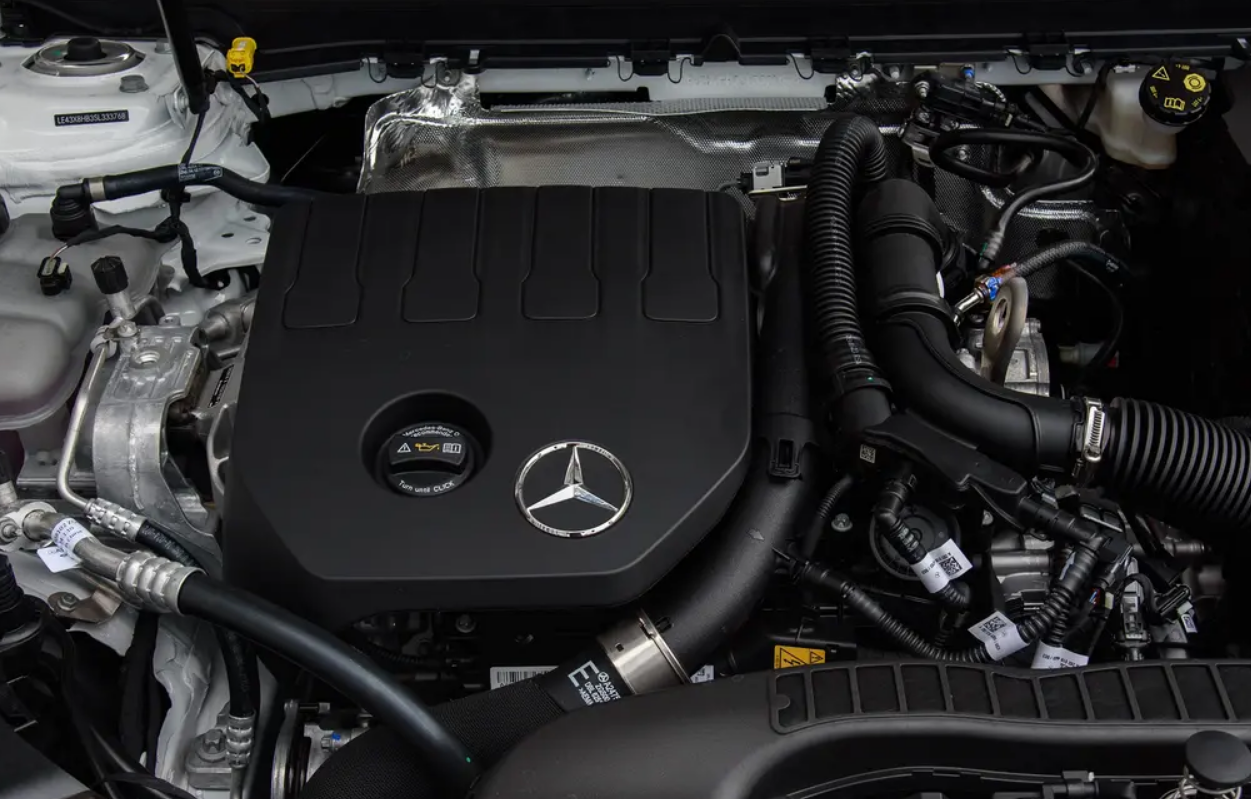 奔驰狠心降11万，新车才卖15万！带“T”动力却卖不动