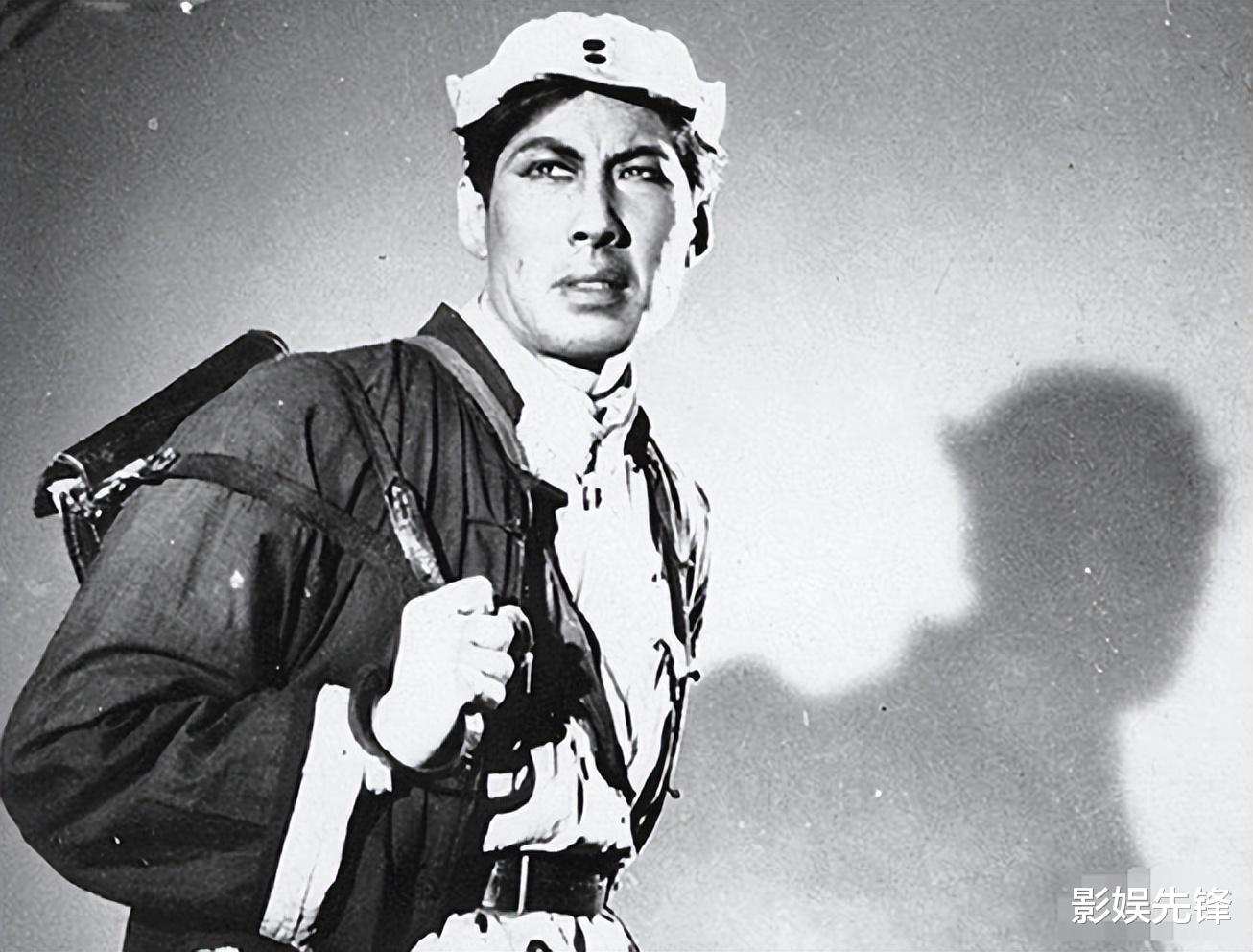 88岁焦晃近况曝光!烟不离手衣服布满了洞,小30岁三婚妻子罕露面