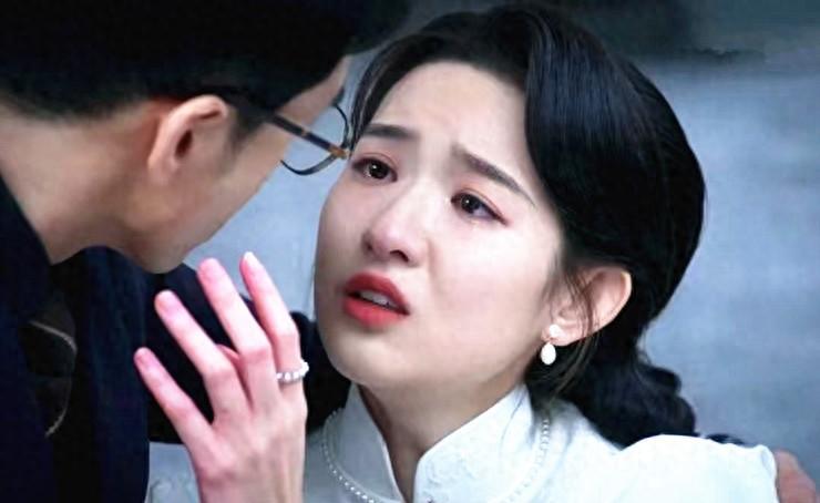 哭丧着脸演了32集,这剧到底是捧她还是毁她?