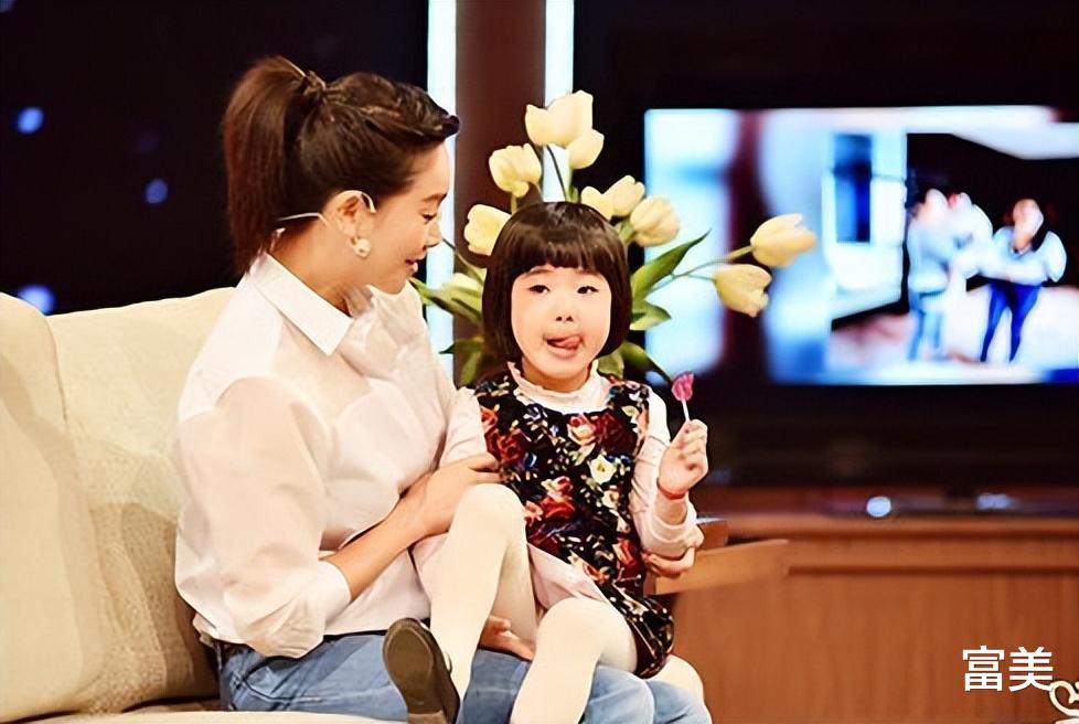 那鸟不知他是一只鸡,那马不知道他是一头驴,用在左小青很恰当