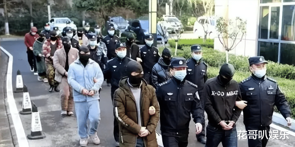 吴佩慈躺平的贵妇神坛，沾满其他人的鲜血？