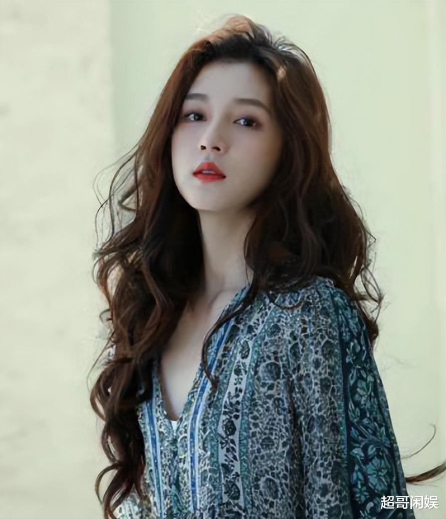 陈思诚老牛吃嫩草!25岁女友遭曝光,颜值身材不输前妻佟丽娅!