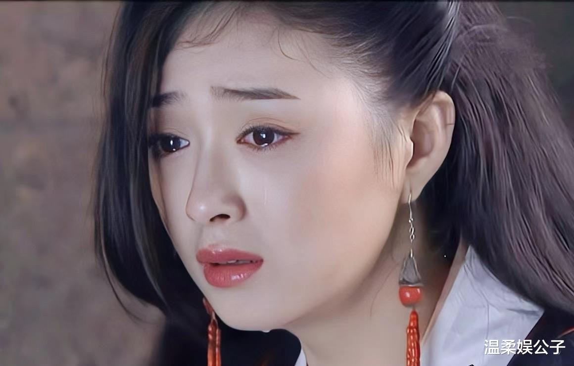 看了蒋欣19岁和刘亦菲合影,才知道她有多美,难怪41岁秒了关晓彤