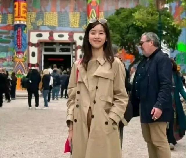 章泽天在伦敦享受富太生活，没有老公在身边，整个人都在发光发亮