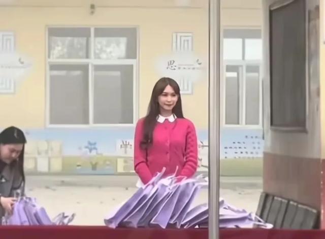 林志玲现身河南浚县!穿牛仔裤,身材真实很一般,为小学捐款60w