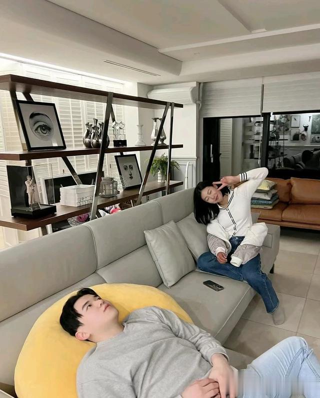 过春天|《爸爸去哪儿》尹厚智雅再聚首，两小无猜，现在还是好好磕！