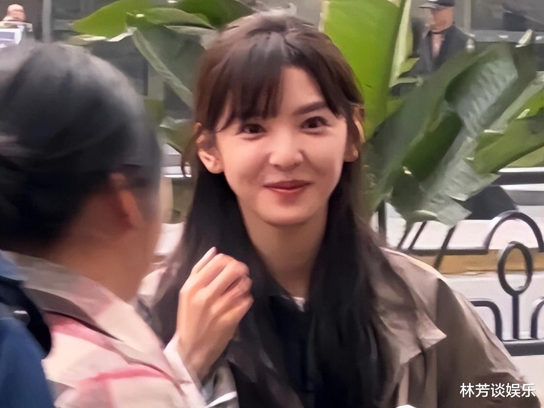 《难哄》名场面拍了，桑延“鬼鬼祟祟”，温以凡刘海挡住高颜值