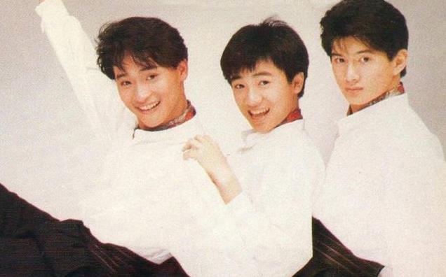 过气明星的卑微：街头求抱、成老赖、给网红打工，满地心酸