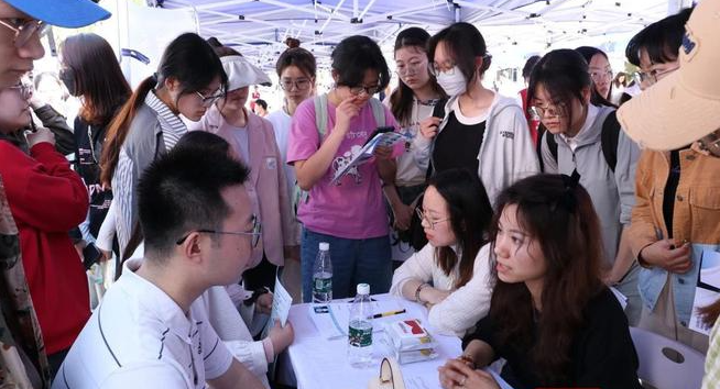 2024高考生注意：未来“火热”的4个专业，就业不愁工资还高！