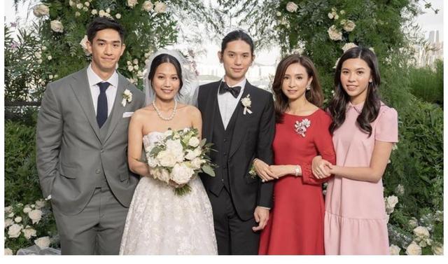 嫁百亿豪门,与霍家联姻,被老公独宠31年,57岁的她越活越年轻