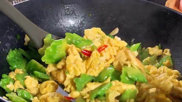 餐桌上的胰岛素!不是西红柿和洋葱,多吃2种菜,轻松拿捏高血糖