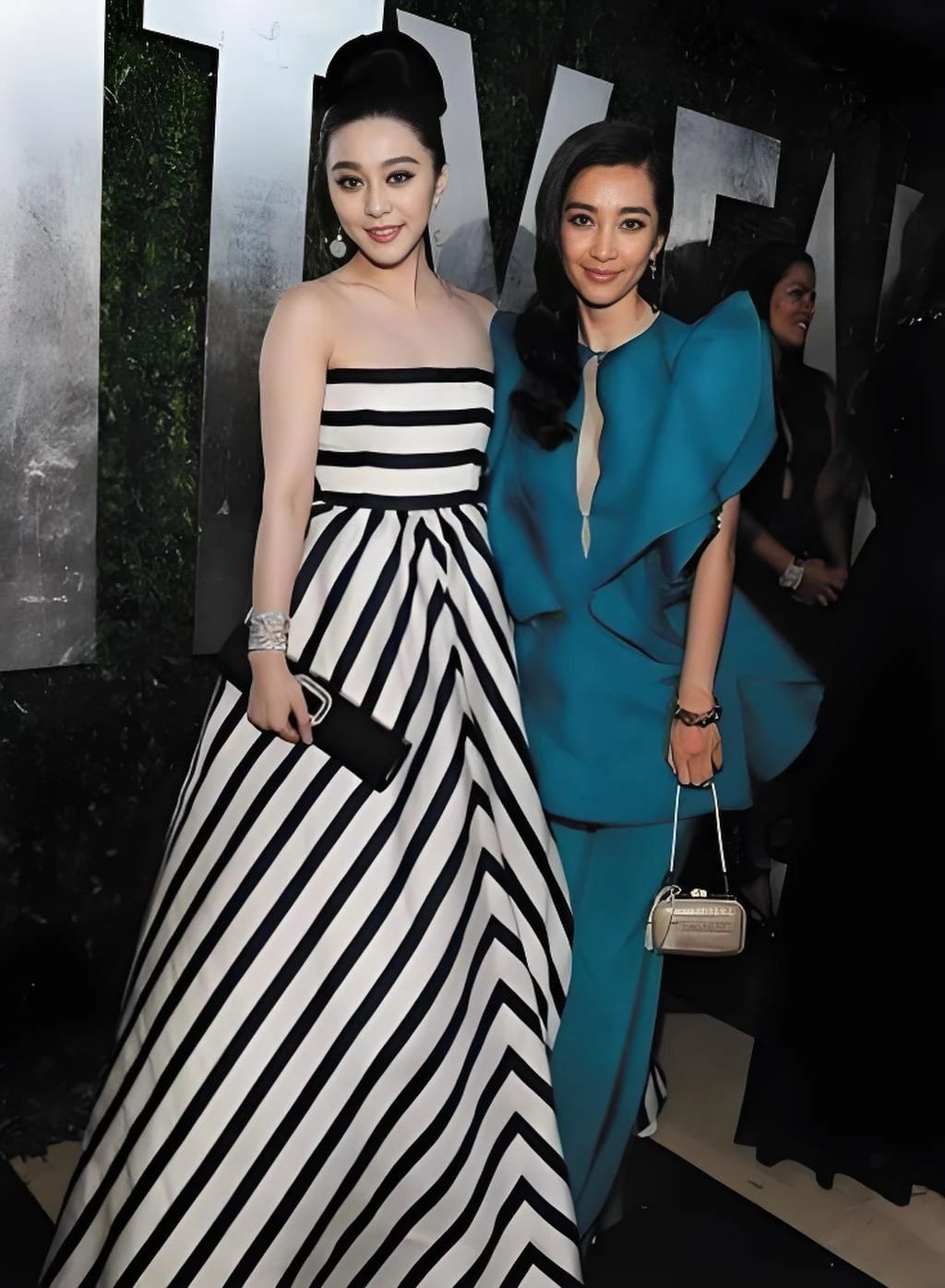 43岁范冰冰现状：头发白了一半，未婚单身，弟弟走红